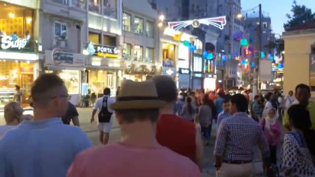 Площадь Таксим в Стамбуле смотреть онлайн