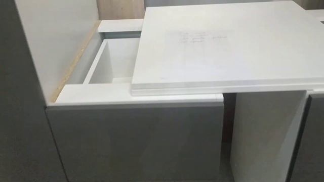 Push to open. Открытие фасадов через нажатие. Петли Хеттих и направляющие Боярд смотреть онлайн