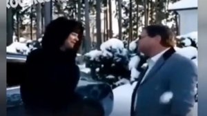 Требуется 6 мужчин, чтобы донести парня до могилы. И только одна женщина, чтобы загнать его туда...