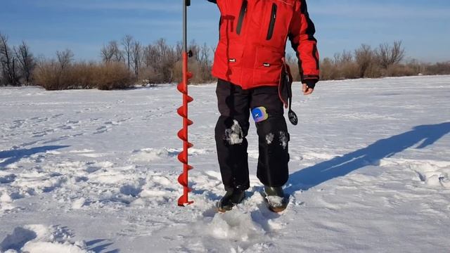 Как правильно прокачивать лунку, чтобы вода не попала в шнек ледобура. смотреть онлайн