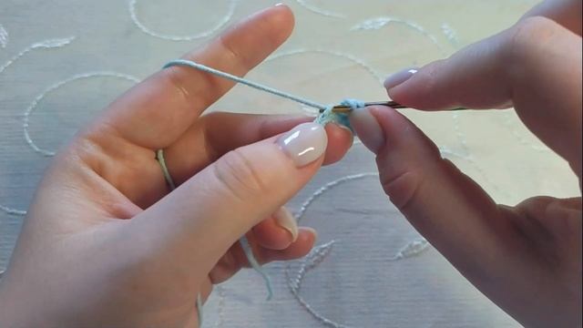 Полустолбик с накидом. Учимся вязать amigurumi крючком. Вязание крючком для начинающих (4 урок) смотреть онлайн