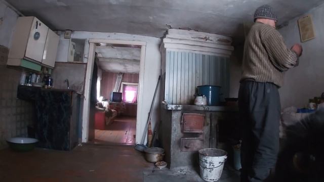 ВИКТОР ВЫЖИВАЕТ // ПОСЫЛКА ОТ АННЫ смотреть онлайн