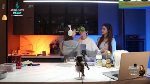 ГЕНСУХА ТРОГАЕТ БУБСЫ АКУЛИЧ НА СТРИМЕ