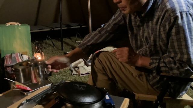 【ソロキャンプ】N-VAN 薪ストーブソロキャンプ　Gストーブで過ごす至福のひと時　くじゅう高原ゴンドーシャロレーキャンプ場 смотреть онлайн