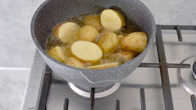 САМАЯ ЖАРЕННАЯ КАРТОШКА! ЖАРИМ В КАЗАНЕ! смотреть онлайн
