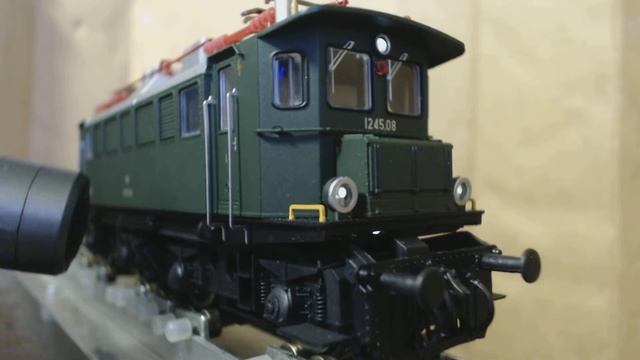 Rivarossi HR2104, ÖBB Rh 1245 смотреть онлайн
