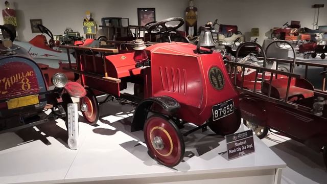 LINCOLN, Nebraska: Tour Of The BEST Car Museum In The Country смотреть онлайн