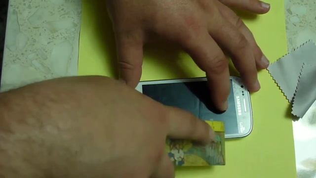 Как наклеить защитную пленку на телефон смотреть онлайн
