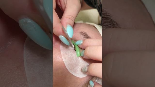 Ламинирование, стрейчинг, брови... Кто отгадает эффект? Пишите вопросы. смотреть онлайн