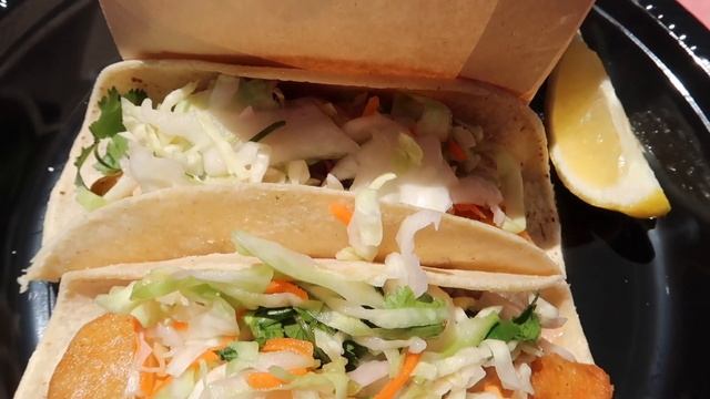 Crazy Good Frontierland FISH TACOS! | Stage Door Cafe @ Disneyland 2021 смотреть онлайн