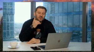 Для чего мужчина переписывается с другой женщиной?!