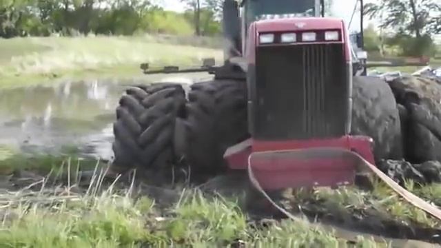Трактор в грязи (Tractor in the mud)