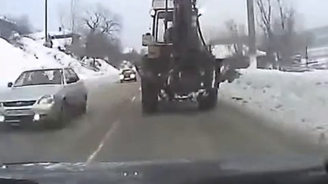 Неудачный обгон трактора в Златоусте смотреть онлайн