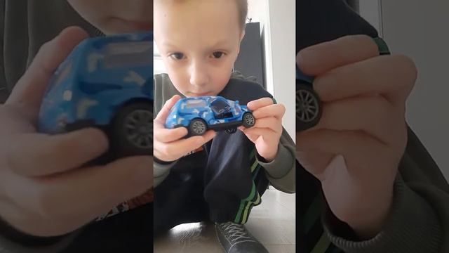 Первый обзор игрушечных машинок на канале 100 километров в час