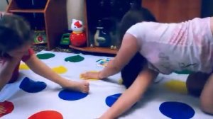 ТВИСТЕР ЧЕЛЛЕНДЖ/ Невозможная игра с Полиной и Варей