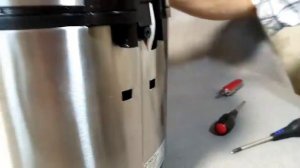 Снимаем крышку мультиварки 1/3