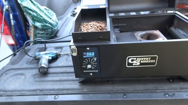 A Look at My New Country Smokers Traveler - Portable Electric Wood Pellet Grill смотреть онлайн