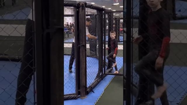 Первый раз в клетке и бой за пояс. Полное видео на канале. #спорт #мма #грэпплинг #панкратион смотреть онлайн