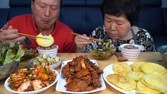 직접 재배한 마늘 양파로 양파전, 양파김치, 마늘장아찌 제육볶음까지 (Korean Onion, Garlic Dishes) 요리&먹방!! - Mukbang Eating Show