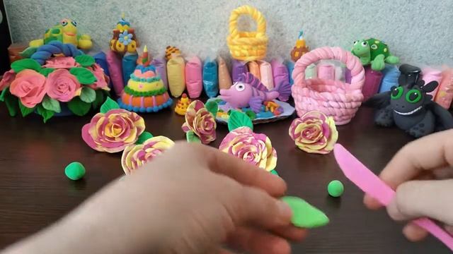 Корзинка с розами из воздушного пластилина (часть вторая). смотреть онлайн