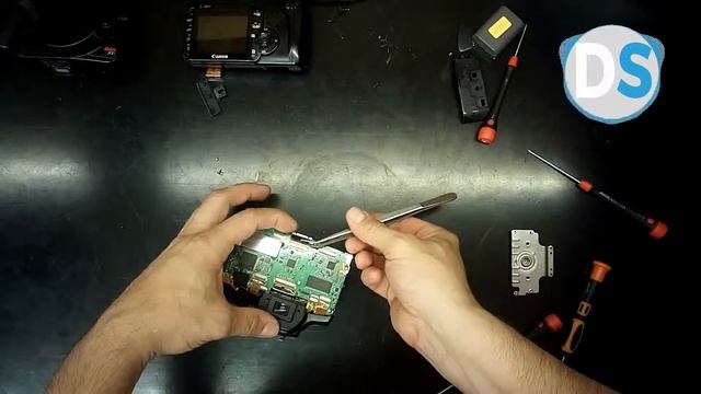 Как се поправя дефект в карта слот CF на DSLR Canon 400D смотреть онлайн