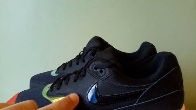 Review: Nike Air Max 1 GS Iridescent (2014) смотреть онлайн