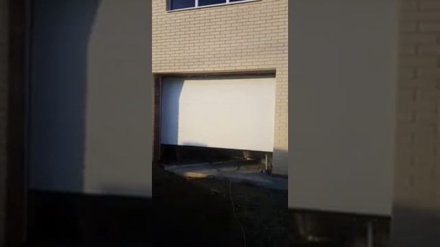 Секционные ворота Alutech цвет белый (umdom123.ru) смотреть онлайн