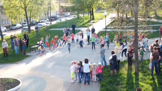 Флешмоб в Орле, студия танца "Феникс",(день танца 29.04.14г) смотреть онлайн