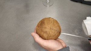 Как  ПРАВИЛЬНО открыть КОКОС с помощью ножа. Самый легкий способ !