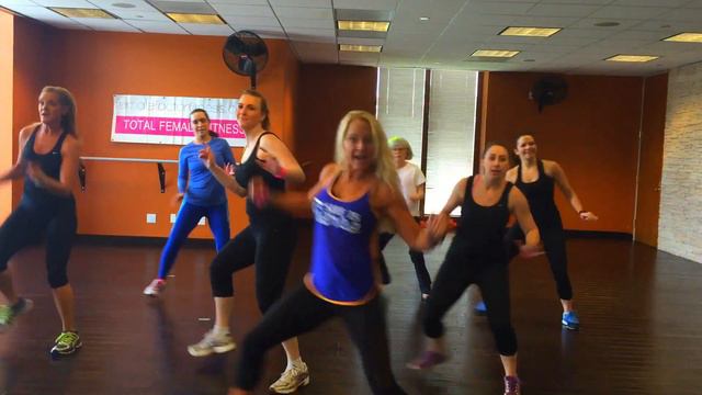 MR. PUT IT DOWN by Ricky Martin Feat. Pitbull-Dance Fitness by Vickie Griffith смотреть онлайн