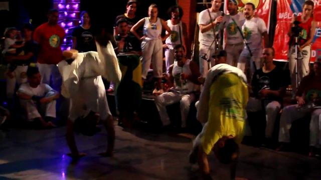 закрытие Capoeira Asia 2014: Mestre Cabelo и Mestre Ferradura смотреть онлайн