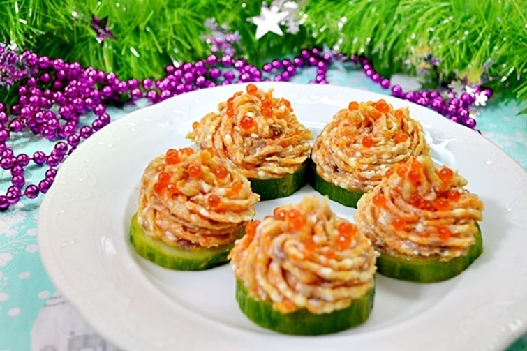 Икра из селедки с морковью и плавленным сыром.