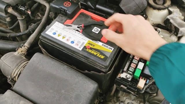 Горит в полнакала (не горит) лампа в фаре Hyundai Solaris, решение проблемы