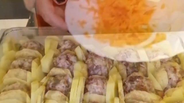 РЕЦЕПТ ТЕФТЕЛЕЙ С КАРТОФЕЛЕМ ПОД СЫРОМ #рецепты #обедмечты #какприготовить смотреть онлайн