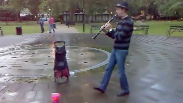 Polka Clarinet - Busking in Russell Square смотреть онлайн