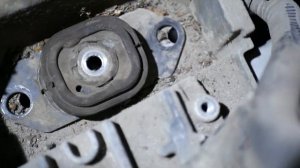 Nissan Note Замена подушки Акпп,левая