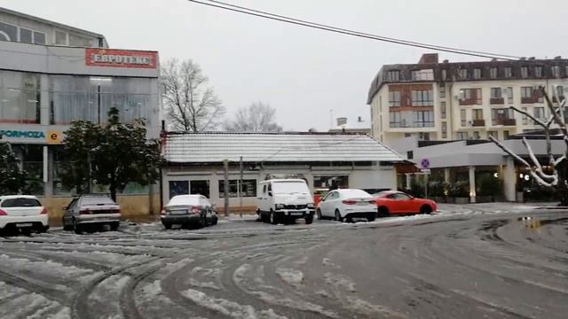 Снег кружится над Сочи неделю... смотреть онлайн