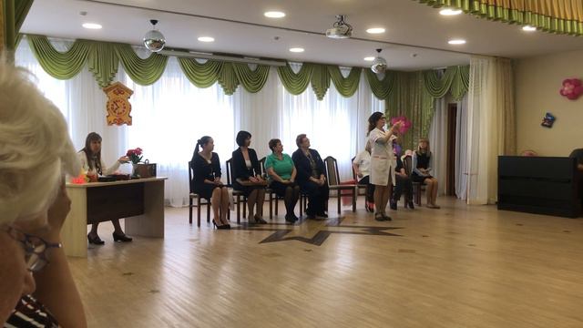 8 любящих женщин смотреть онлайн