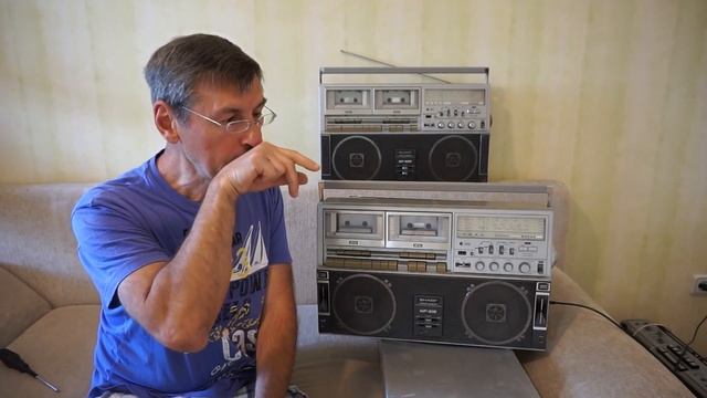 Магнитолы Sharp GF-555X, Sharp GF-515Z, Sharp GF-525H. Иллюстрация кондового стиля смотреть онлайн