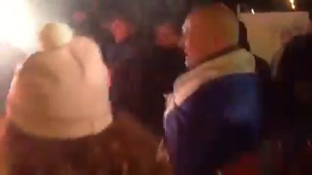 Демонстранты Кипра сожгли флаг Евросоюза. смотреть онлайн