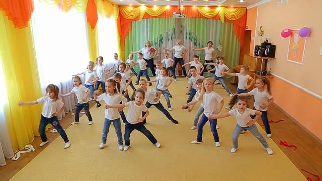 15 ЛЕТ ОАО "РЖД" ФЛЕШМОБ (Детский сад №260, г. Хабаровск) смотреть онлайн