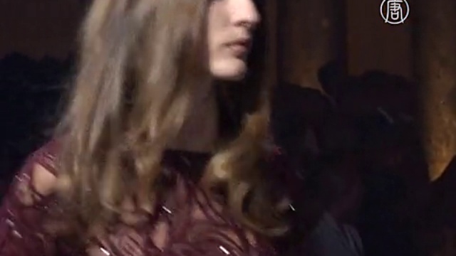 Неделя моды в Париже: золотая осень от Эли Сааба смотреть онлайн