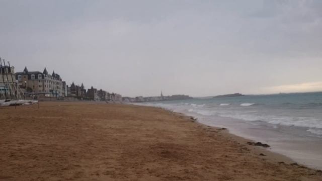 В поисках клада на пляже в Saint - Malo №18 смотреть онлайн