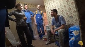 Залили пол,треснула стяжка.Отштукатурили стены в санузле.