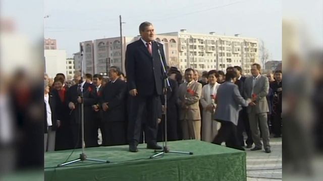 Памятник М.К. Аммосову открыт в столице Якутии. 2005 г. смотреть онлайн