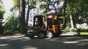 Вакуумная подметальная уборочная машина SWEEPER 4X4 (дорожный пылесос) Kubota