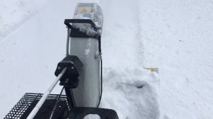 Тест гусеничного снегоуборщика в плотном снегу