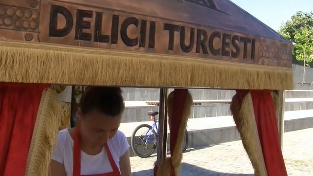 O CAFEA TURCEASCA LA NISIP IN ATMOSFERA FESTIVALULUI MEDITERANEAN RM VALCEA ROMANIA 6 смотреть онлайн