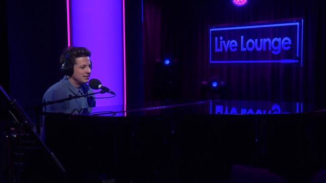 Charlie Puth covers How Deep Is Your Love by Calvin Harris in the Live Lounge смотреть онлайн