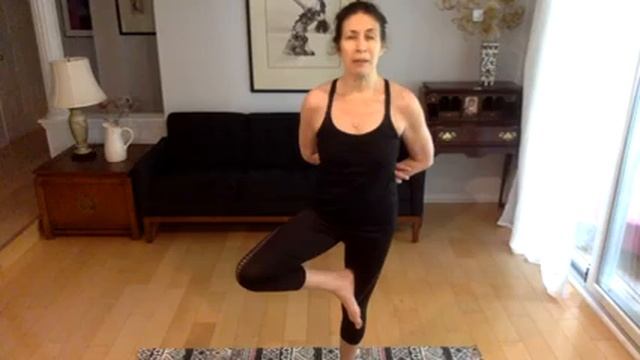 RR Yoga: Movement Class With Olga смотреть онлайн